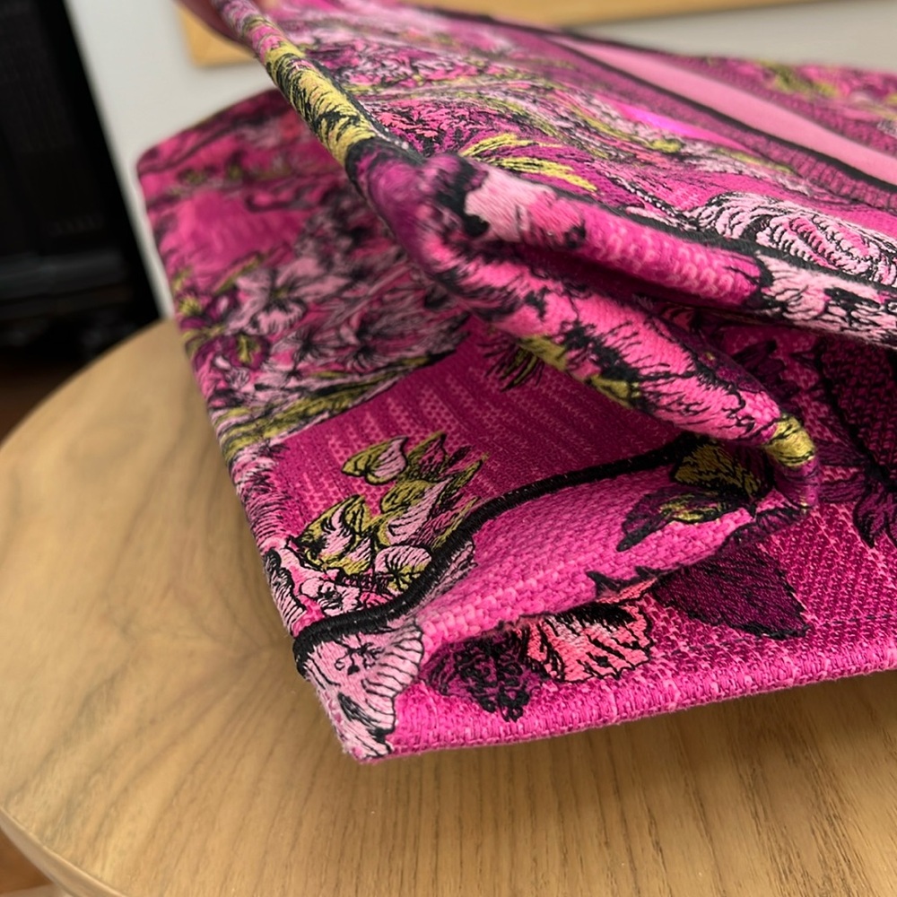 ⭐️RARE⭐️Christian Dior Large Book Tote Embroidered Fuschia Ltd. Edition FULL SET - Picture 13 of 17